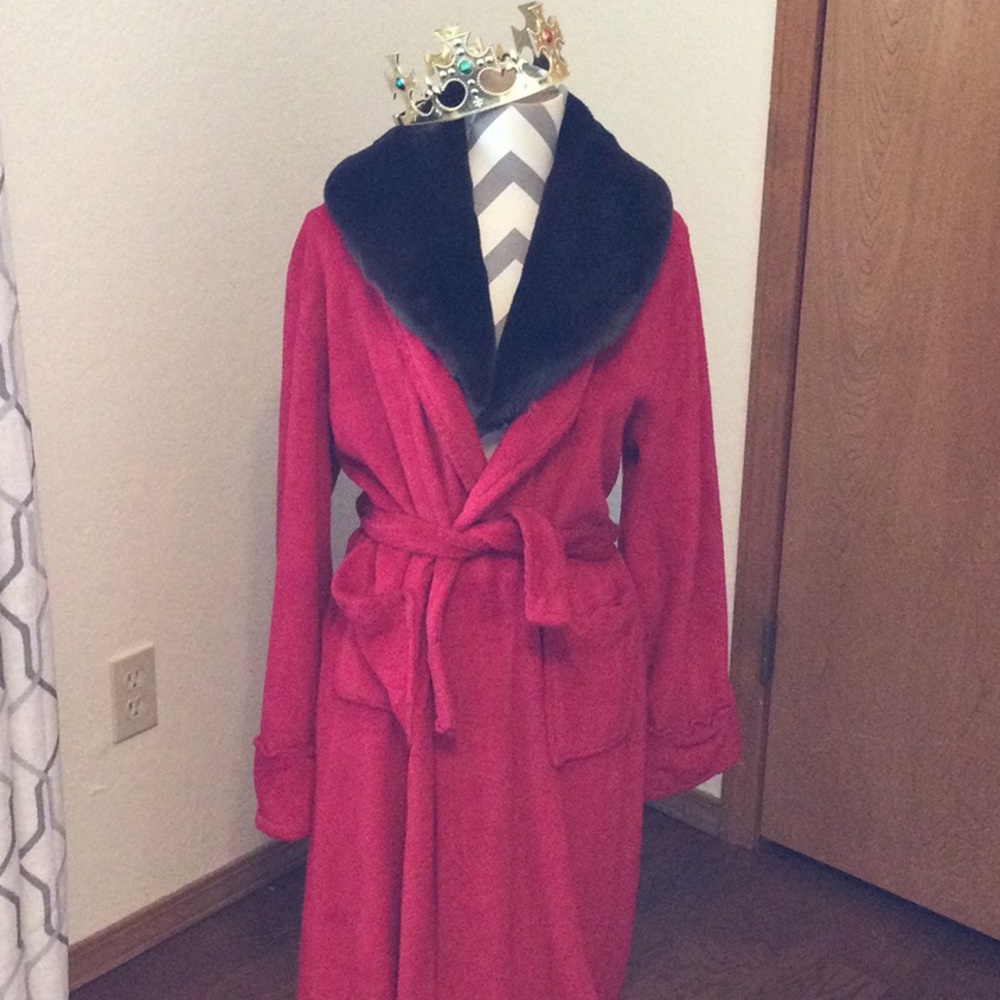DIY ‘king’ robe with crown - Picture 7 of 13